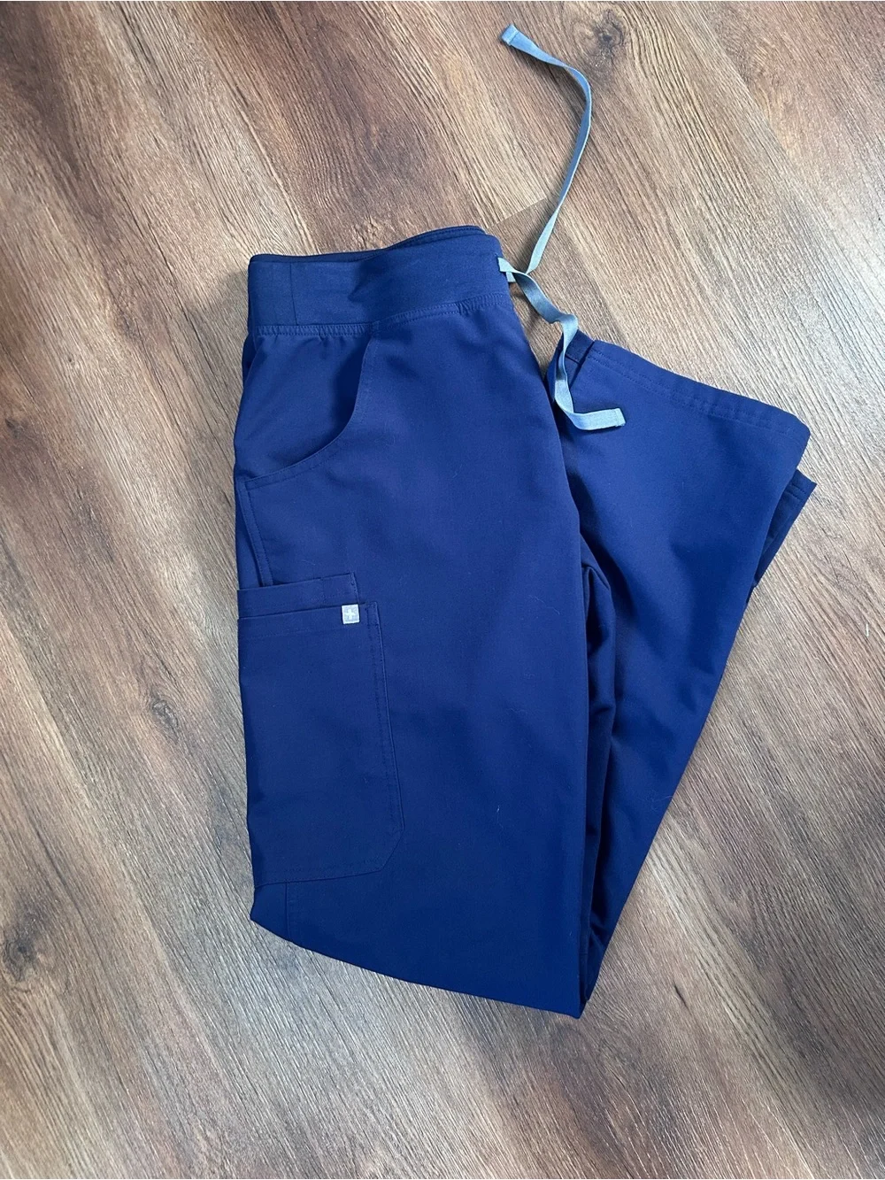 FIGS Navy Medium Tall scrub pants - Picture 1 of 2